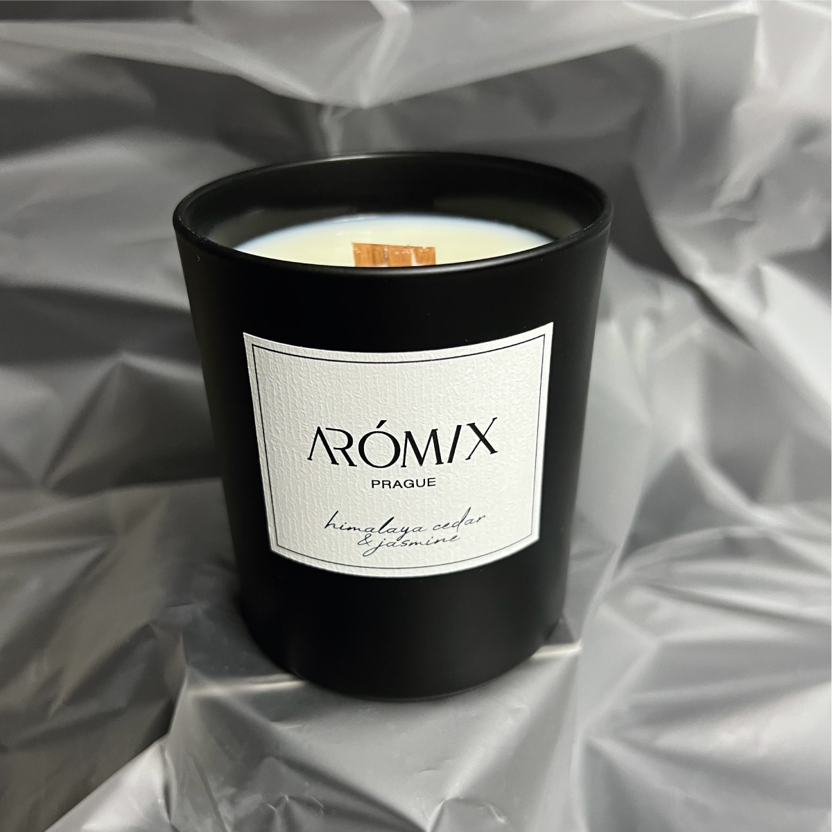 AROMIX Vonná sojová svíčka – Himalayan Cedar & Jasmine