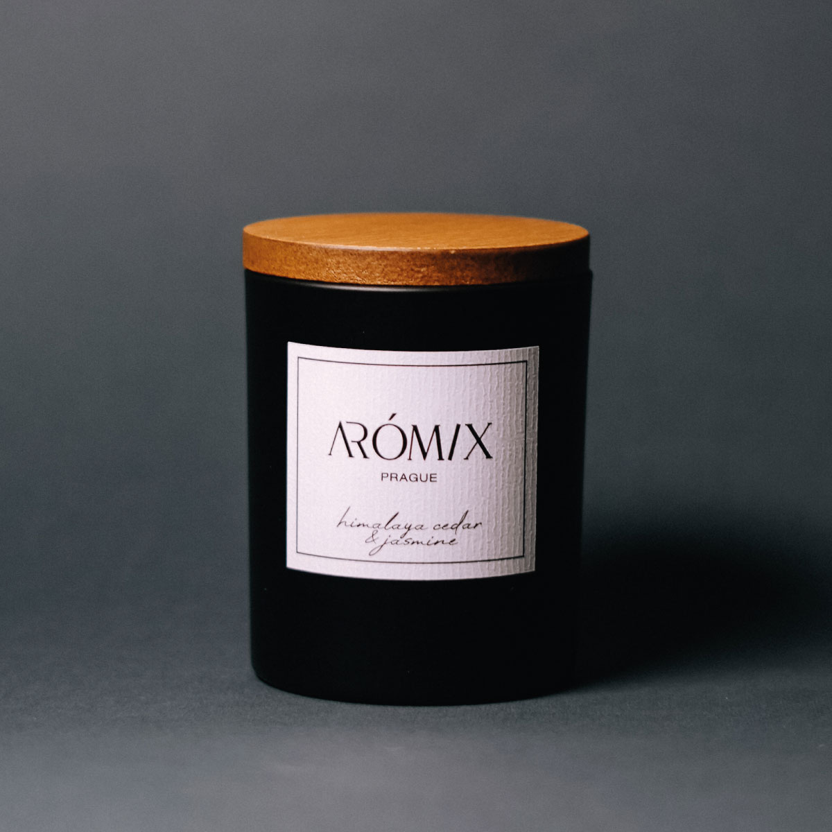 AROMIX Vonná sojová svíčka – Himalayan Cedar & Jasmine