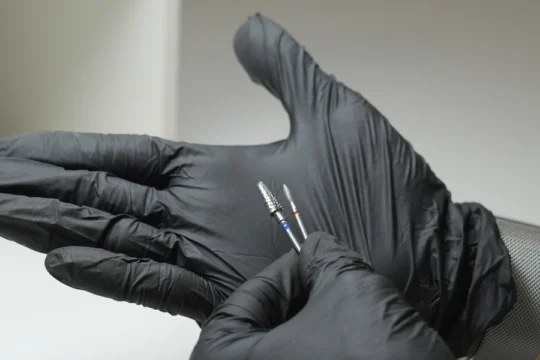 Frézy pro manikúru a pedikúru: kompletní průvodce typy, tvary a abrazivitou